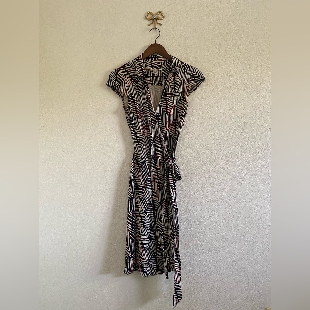 Diane Von Furstenberg Griffith 100% Silk Jersey Wrap Dress Size 4 Cap Sleeve